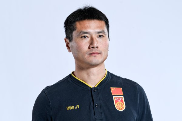 从国安三少到留洋德甲的金左脚!国足新少帅邵佳一,是怎么真金不怕火成的